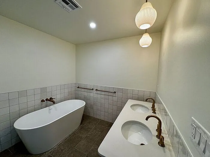 230 Washington St NE — Photo 33