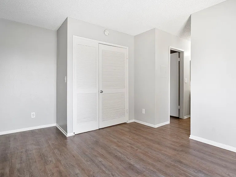 Dresser Complex — Photo 13