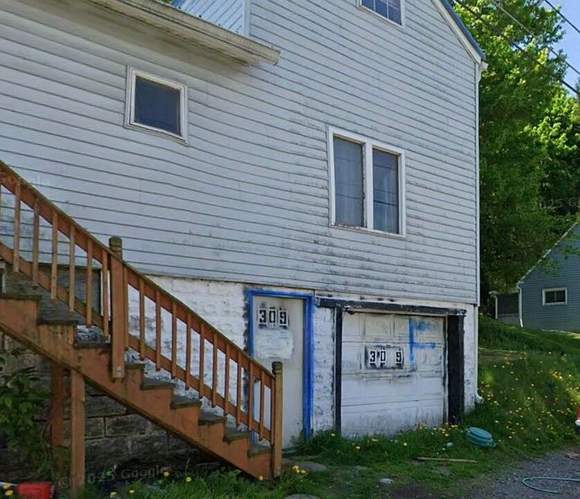2nd image of 309 Quarry Ave