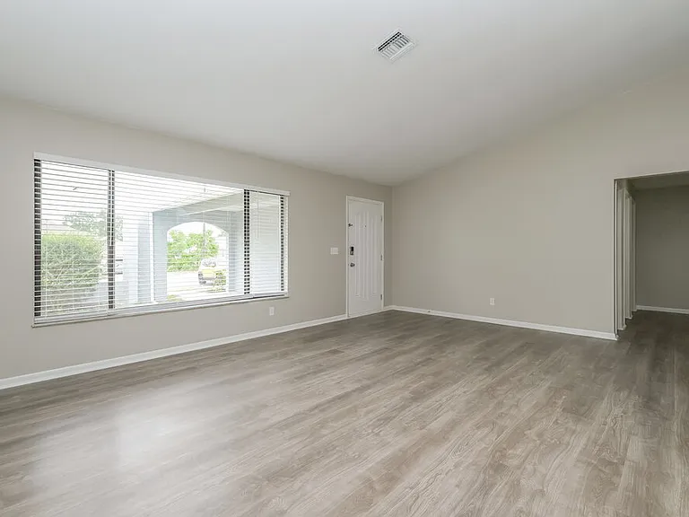 10142 Bannister St — Photo 5