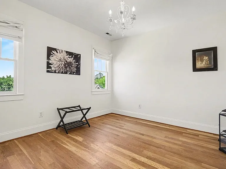 3426 Falls River Ave — Photo 12