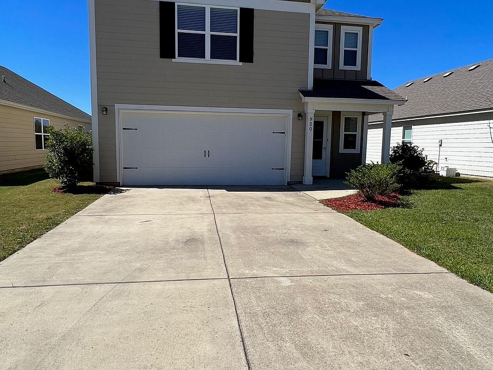 1st image of 920 Hawthorn Ln