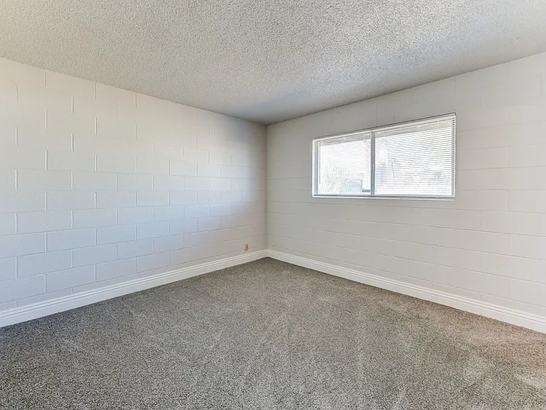 4417 Berkley Ave — Photo 5