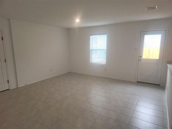 5th image of 2629 Kingston Ct