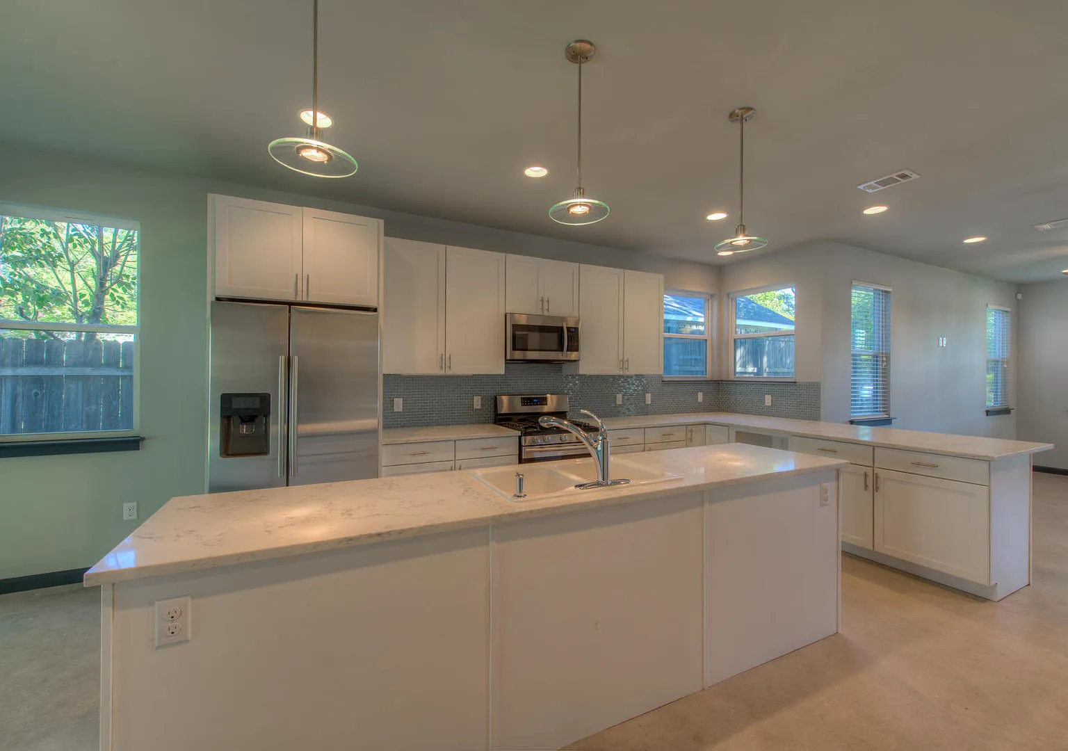3704 Harmon Ave — Photo 2