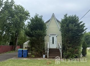 970 Hamilton St, Somerset, NJ 08873