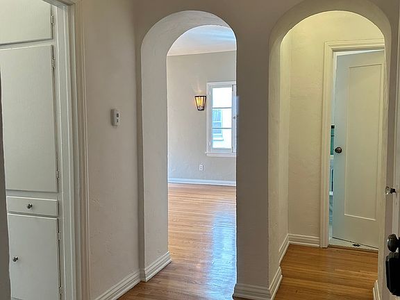 4th image of 415 S Cloverdale Ave #6