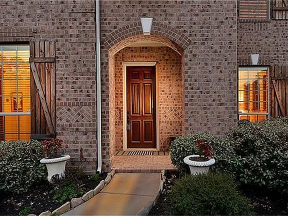 3rd image of 30 Golden Orchard Pl
