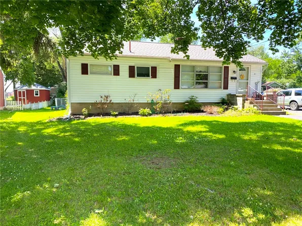 91 Center St, Waterloo, NY 13165