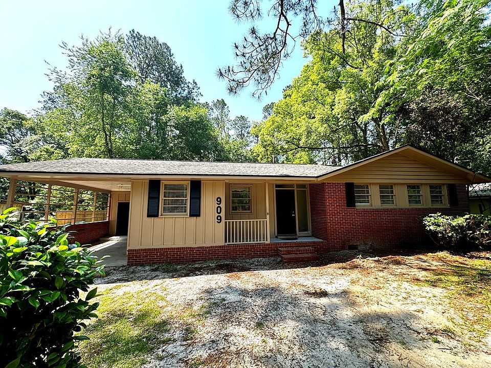 1st image of 909 Brookhaven Dr