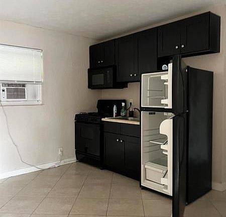 4th image of 832 S J St #2