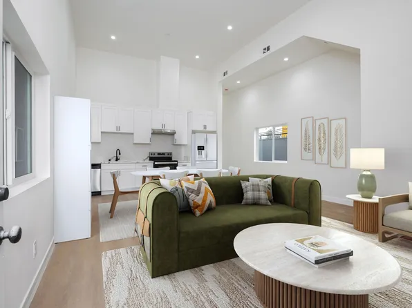 10909 S Main St, Los Angeles, CA