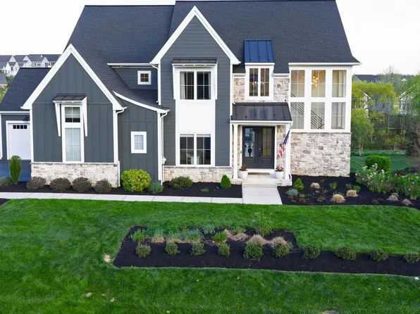 1016 Valley Crossing Dr, Lititz, PA 17543