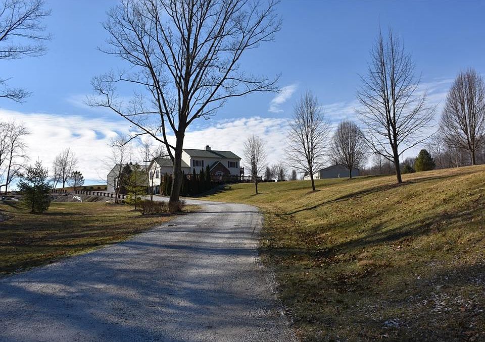 2nd image of 863 E Keller Hill Rd