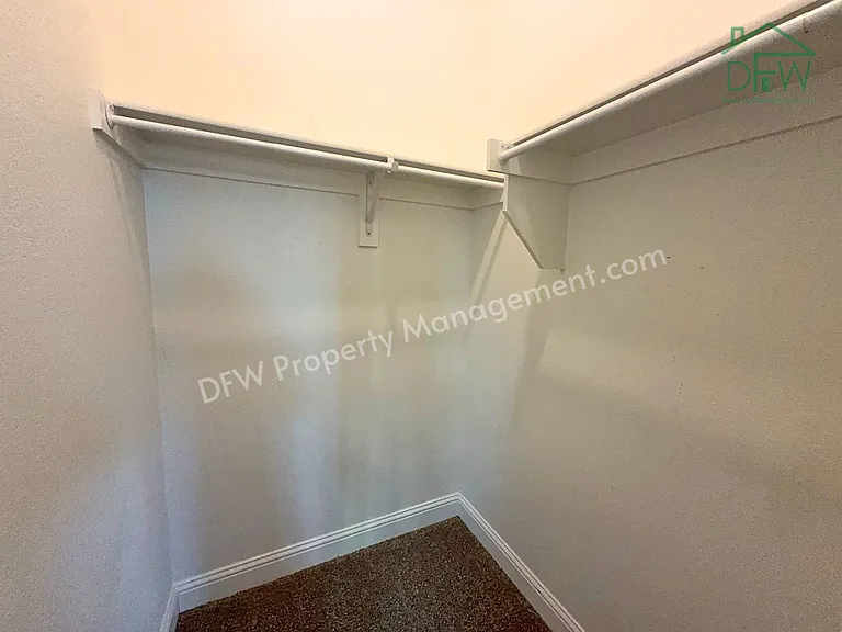 302 Julia Ln — Photo 27