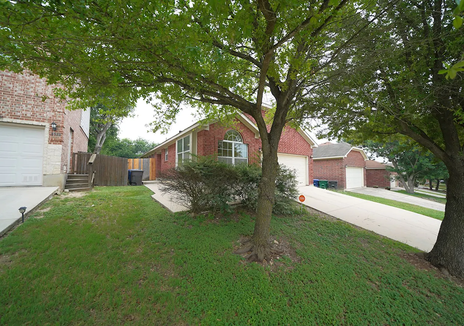 Great Home Now Available on the NorthEast Side of San Antonio. Realtor Commission: $500 — Photo 4