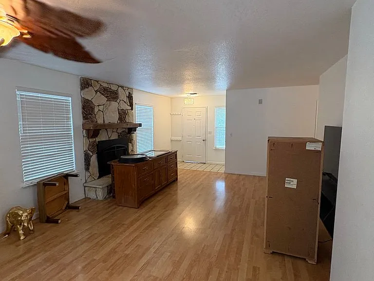 628 Saratoga Ct — Photo 3