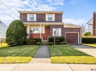 2915 Arnold Ave, Oceanside, NY 11572