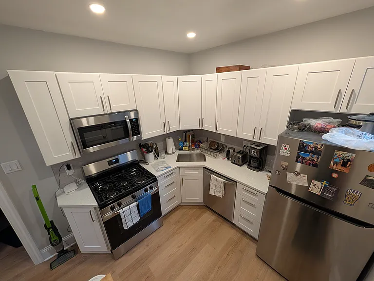 1301 W Roscoe St #1 — Photo 5