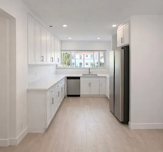 324 S Kenmore Ave — Photo 12
