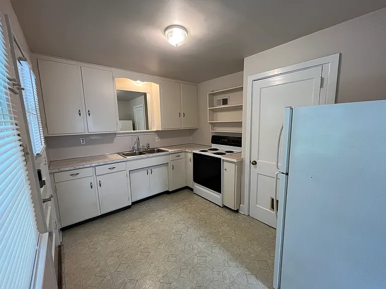 202 Maple Ln — Photo 9