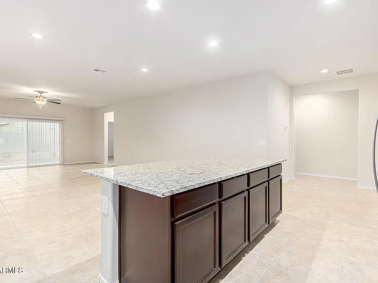 1810 W Pinkley Ave — Photo 15