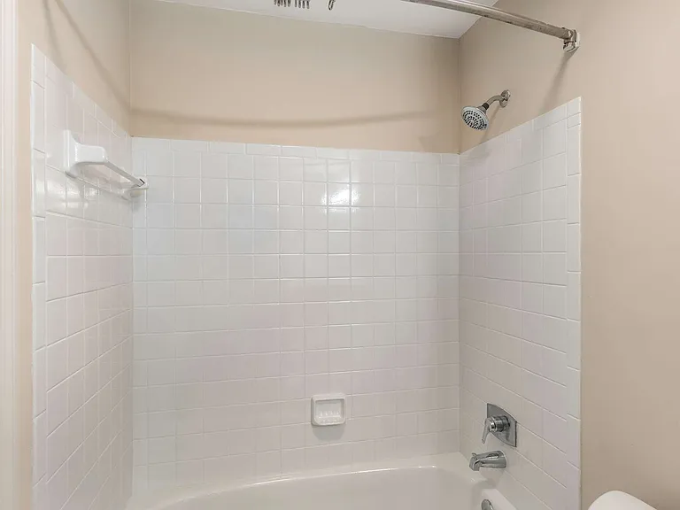 209 14th St NE #208 — Photo 23