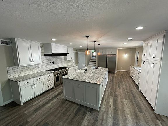 3rd image of 1105 Penoak Ct