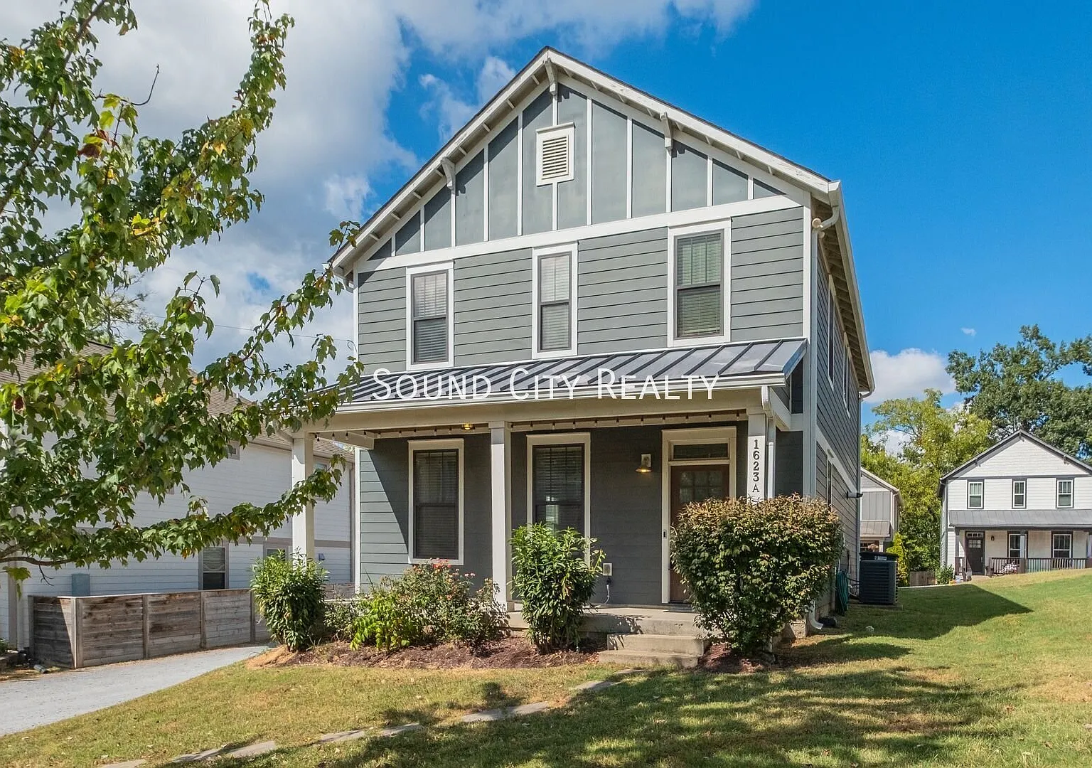 East Nashville cottage, large deck, pet friendly, large deck, open kitchen floor plan, available ... — Photo 2