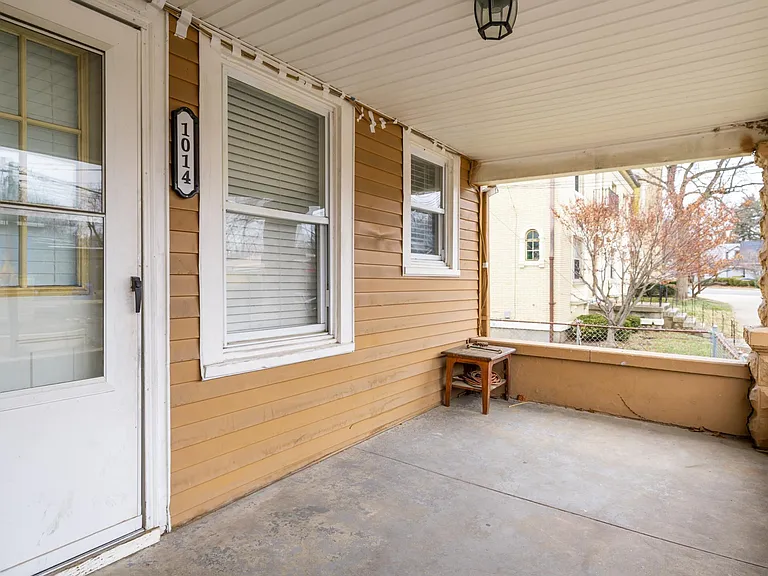 1014 Schiller Ave — Photo 4