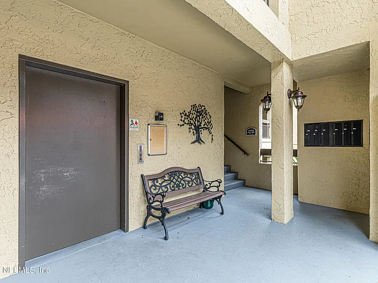 2099 Winterbourne Dr W #308 — Photo 10