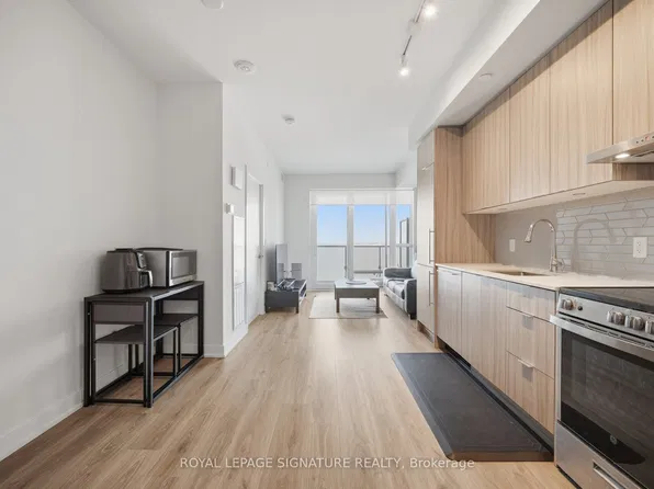 430 Square One Dr #2709, Mississauga, ON L5B 0E2