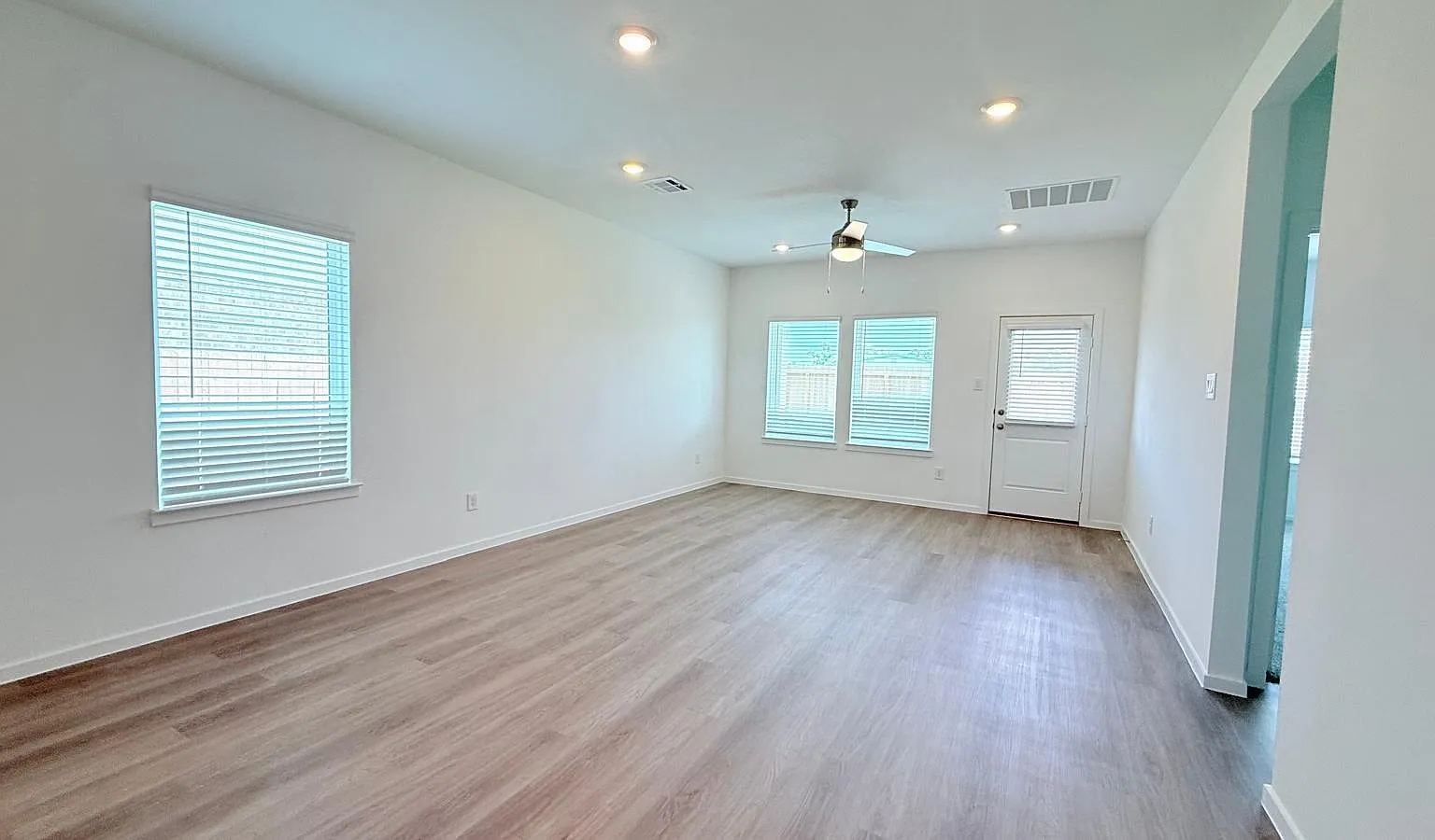 4 bed, 2.5 bath, $2,450 — Photo 2