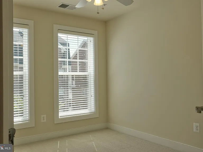 219 Baldwin St — Photo 15