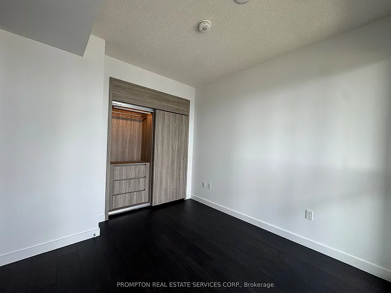 18 Esther Shiner Blvd #2012 — Photo 10