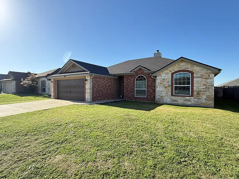3002 Montague County Dr — Photo 3