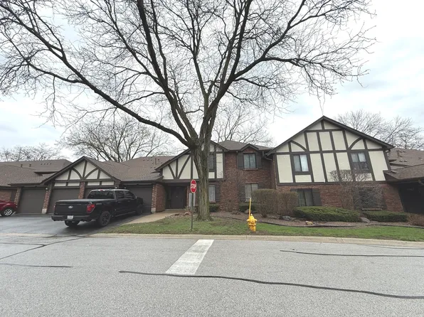 11301 Sycamore Ln #64B, Palos Hills, IL 60465