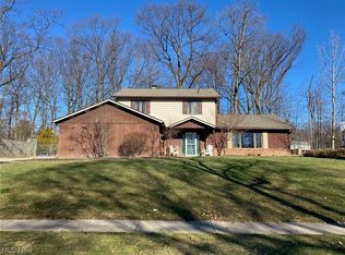 153 Chelmsford Dr, Aurora, OH