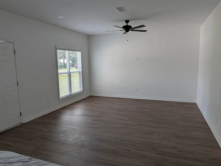 129 Edgefield Rd — Photo 6