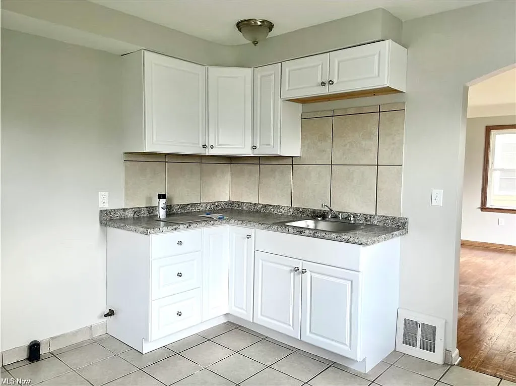 3 bed, 1092 sqft, $1,700 — Photo 2