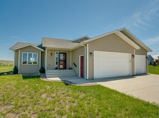 6621 Trademark Dr, Bismarck, ND 58504
