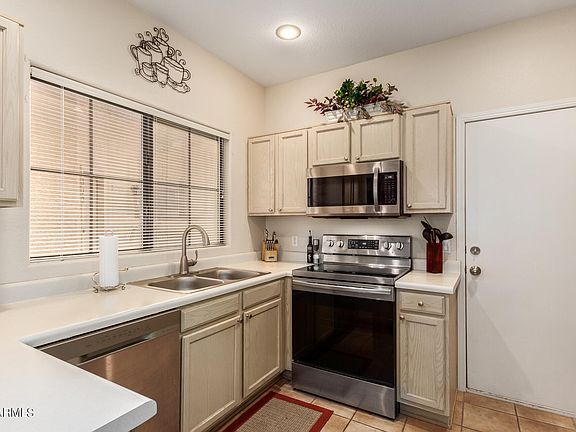 4th image of 1001 N Pasadena Street #133