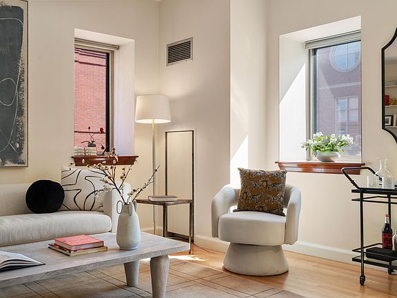 3rd image of 2 Clarendon St APT 302