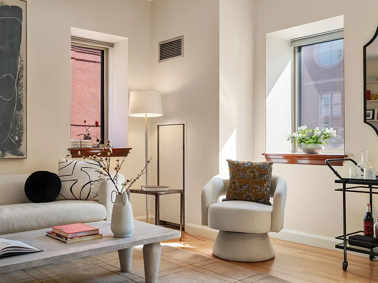 2 Clarendon St #302 — Photo 3
