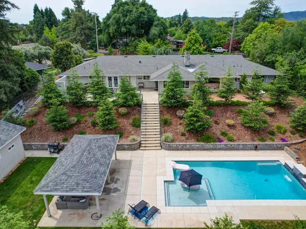 925 Sierra Vista Dr, Redding, CA 96001