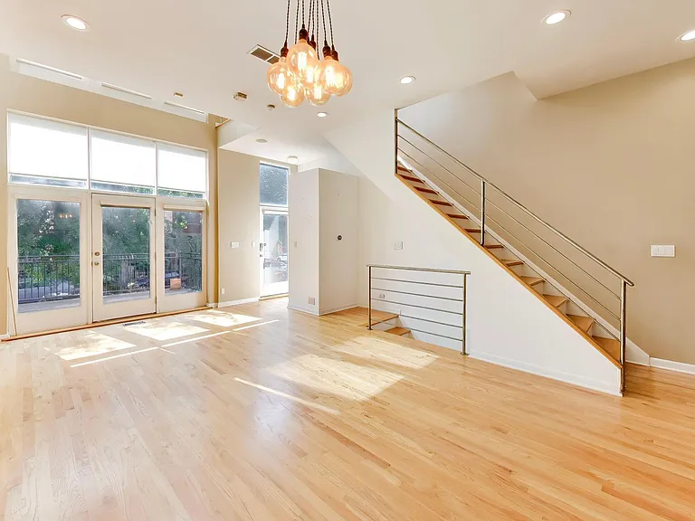 821 N Wood St #1 — Photo 3
