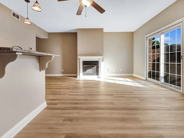 807 E Main St — Photo 31