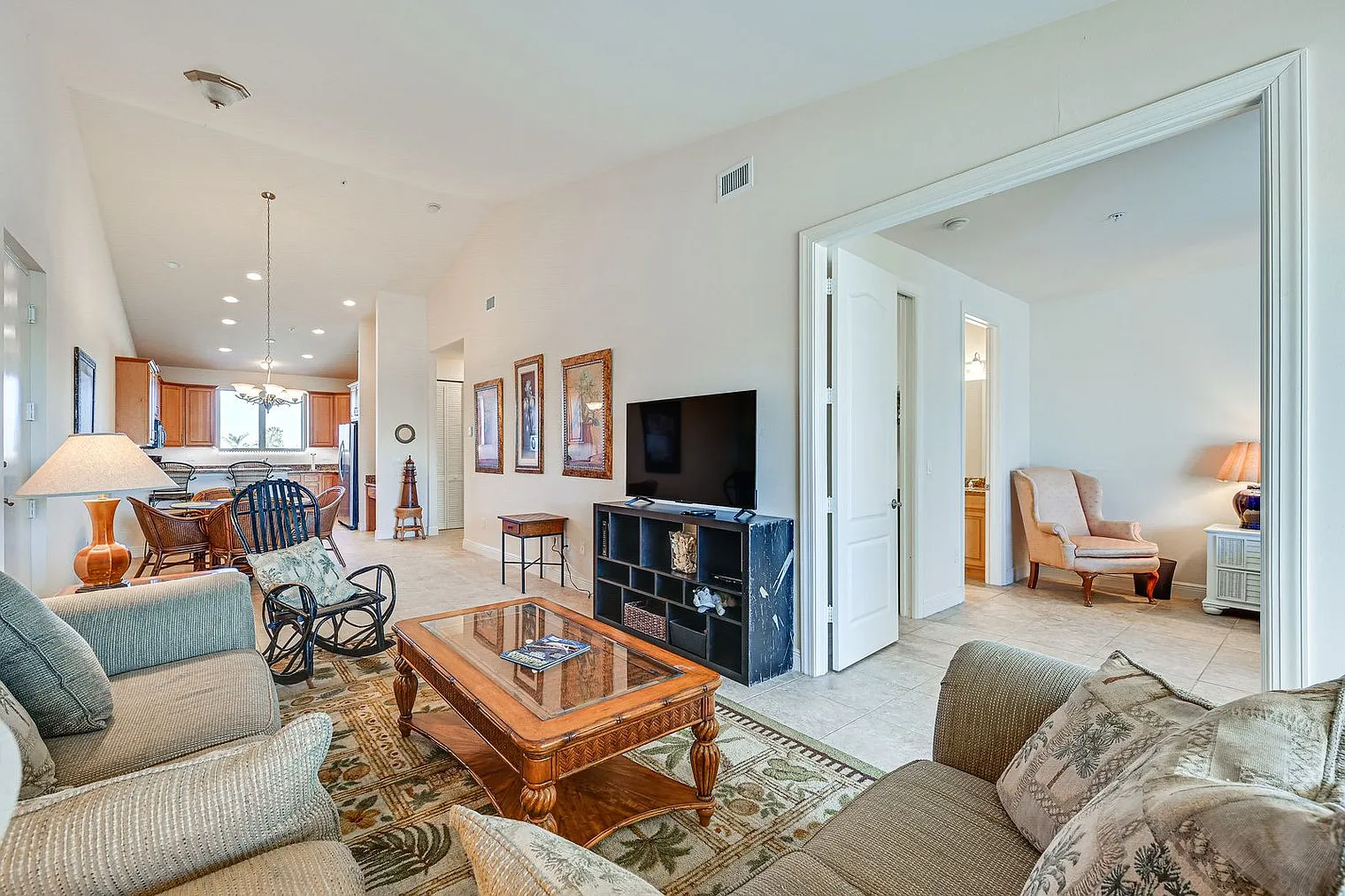 2 bed, 2.0 bath, 1140 sqft, $5,193 — Photo 2