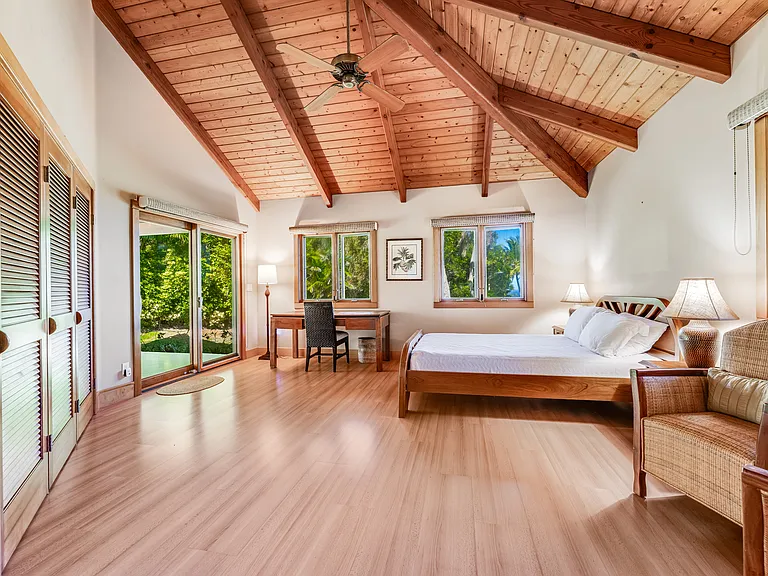 Guest Suite 2 (bedroom 3)