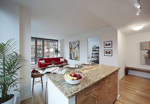 4th image of 188 Ludlow St APT 5a